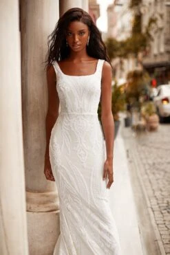 Cyndi - White -Alamour The Label Shop 85 57d14f75 c046 4f91 9773 794c337d8c1a